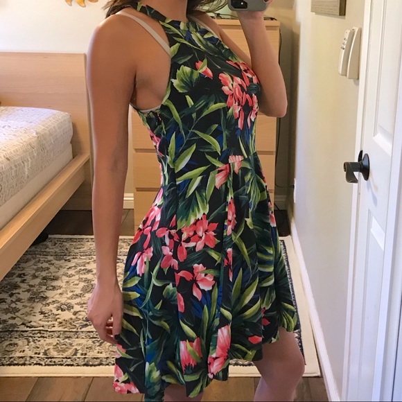 NWOT Beachy Tropical Halter Dress Hawaiian Floral - Picture 3 of 4